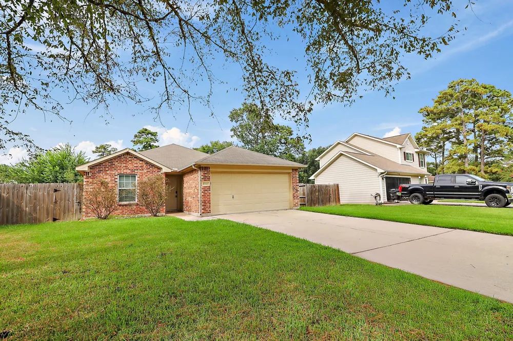 17123 Broken Back Drive Crosby, TX 77532
