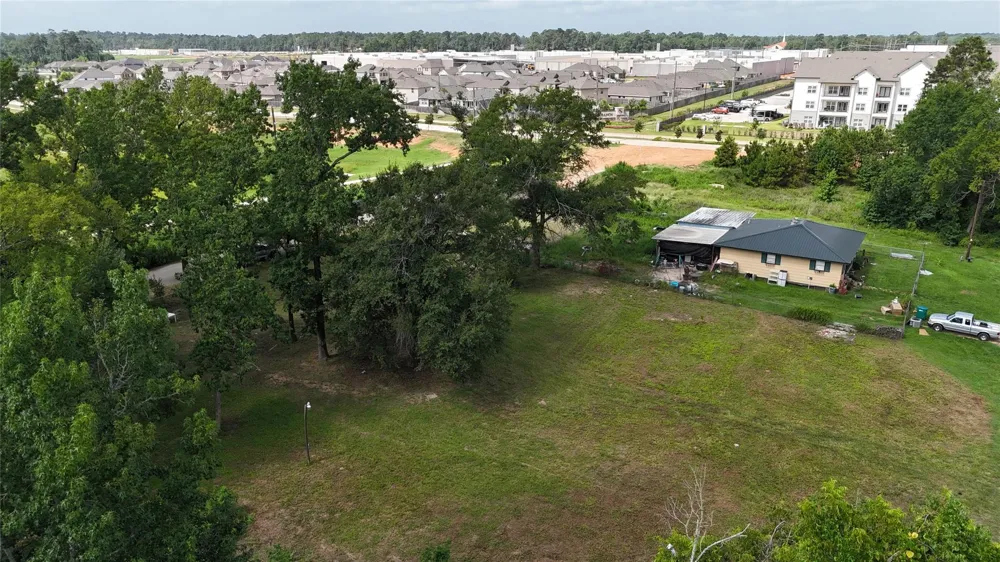 606 W Powell Street Willis, TX 77378