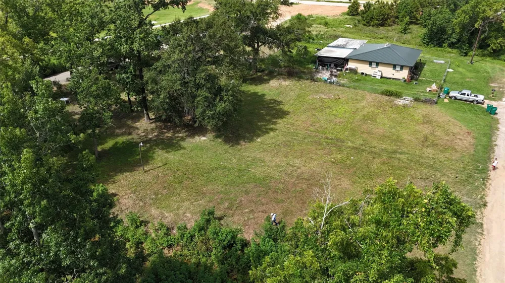606 W Powell Street Willis, TX 77378