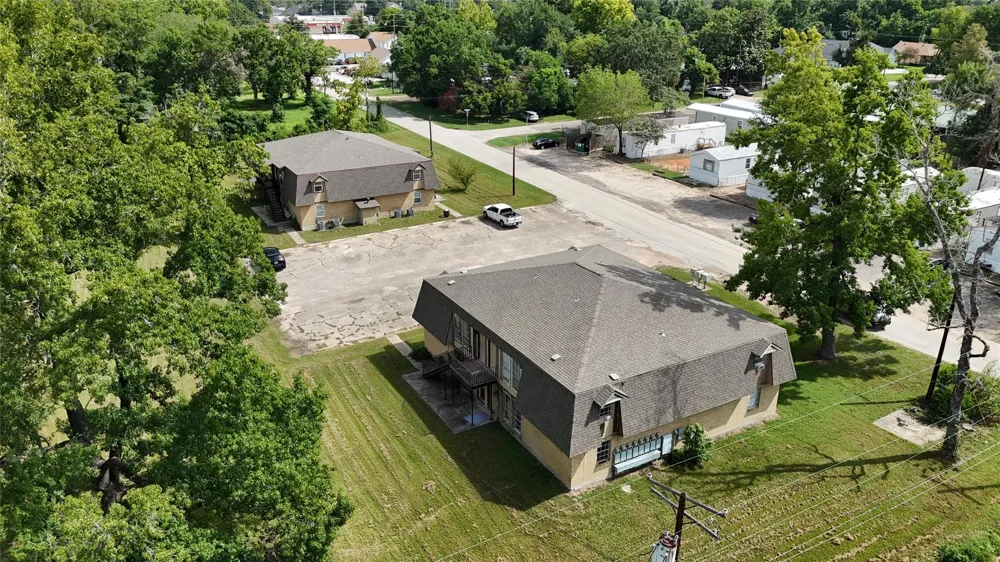 606 W Powell Street Willis, TX 77378