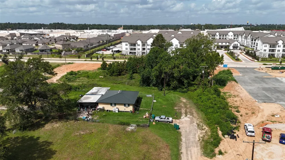 606 W Powell Street Willis, TX 77378