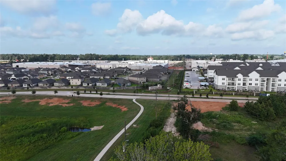 606 W Powell Street Willis, TX 77378