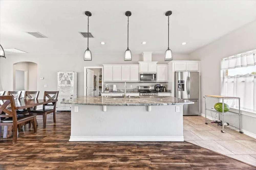 254 Broken Arrow Floresville, TX 78114