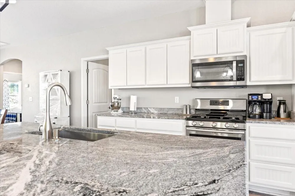 254 Broken Arrow Floresville, TX 78114