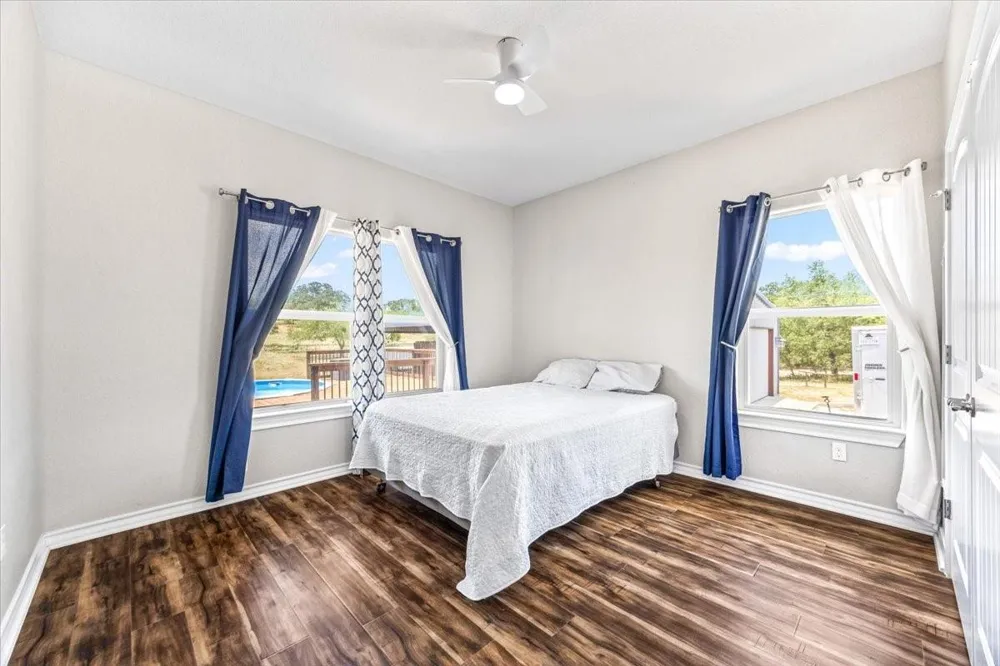254 Broken Arrow Floresville, TX 78114