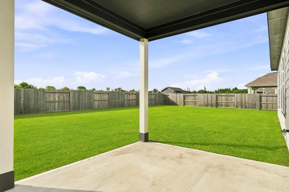11526 Youngquist Drive Mont Belvieu, TX 77535