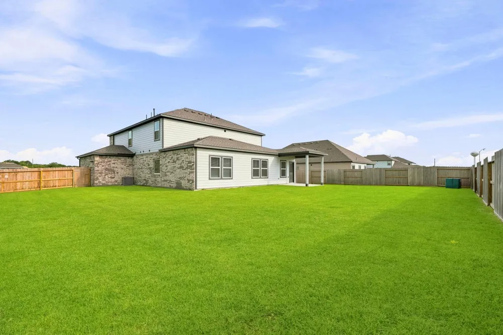 11526 Youngquist Drive Mont Belvieu, TX 77535