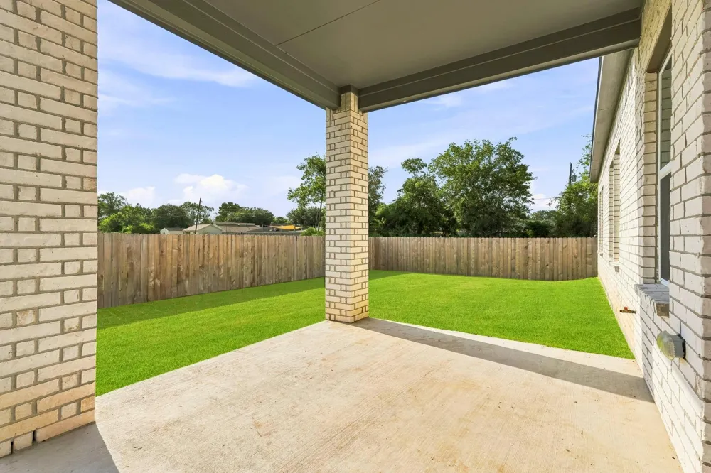 117 Bayou Bend Court Angleton, TX 77515