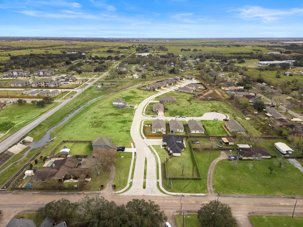 117 Bayou Bend Court Angleton, TX 77515