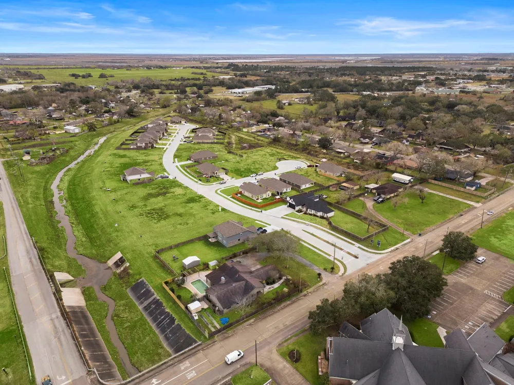 117 Bayou Bend Court Angleton, TX 77515
