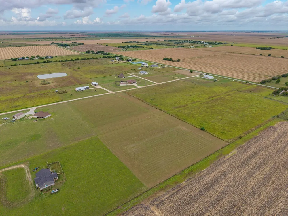 33 Geralds Path Port Lavaca, TX 77979