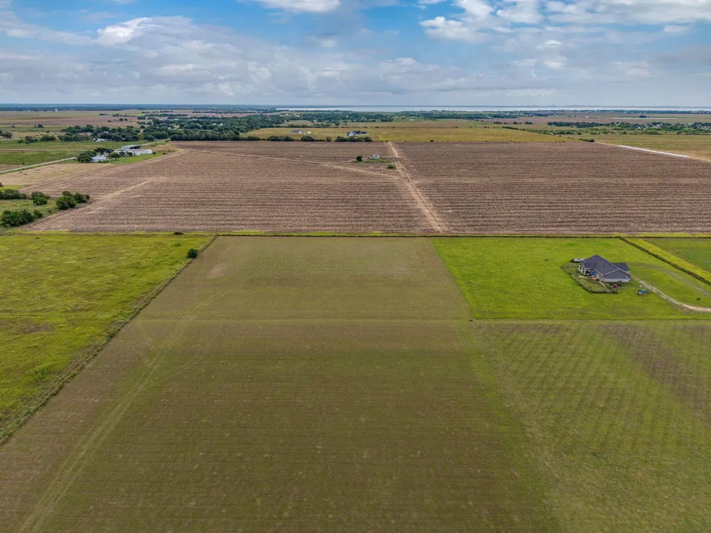 33 Geralds Path Port Lavaca, TX 77979