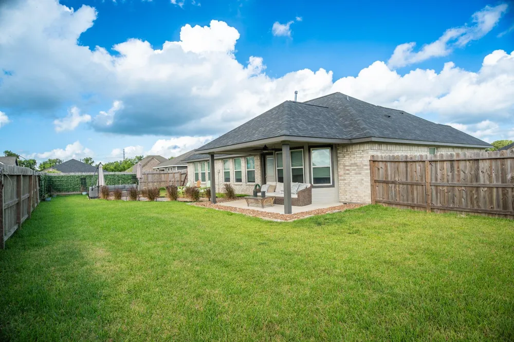 513 Yorktown Avenue Clute, TX 77531