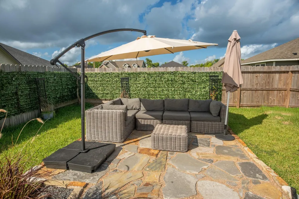 513 Yorktown Avenue Clute, TX 77531