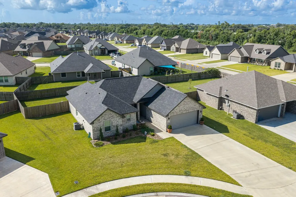 513 Yorktown Avenue Clute, TX 77531