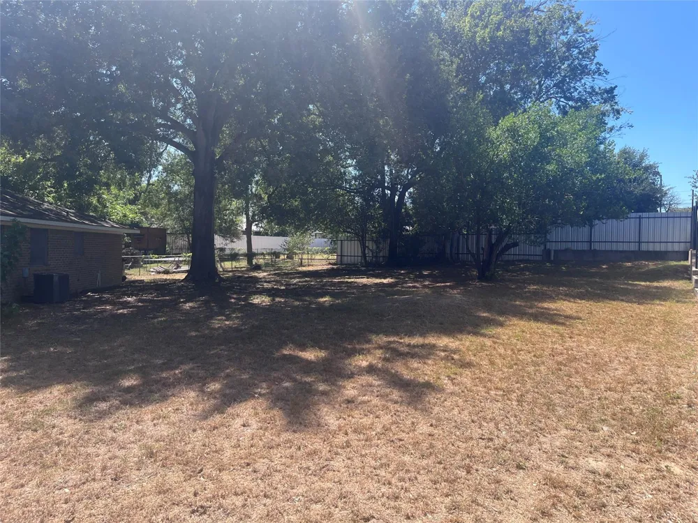 211 Scott Court Brenham, TX 77833