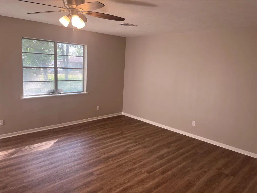 211 Scott Court Brenham, TX 77833