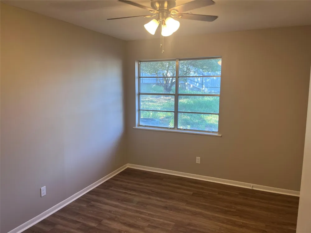 211 Scott Court Brenham, TX 77833