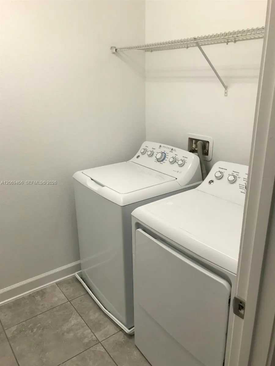 3348 RODRICK CIR #. Orlando, FL 32824