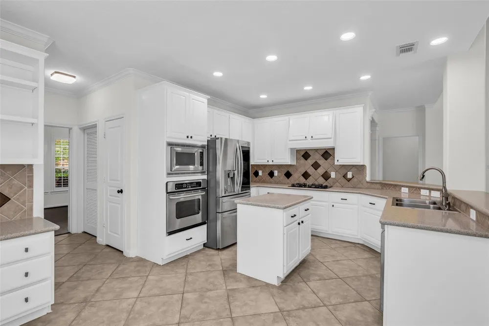 79 W Shale Creek Circle The Woodlands, TX 77382