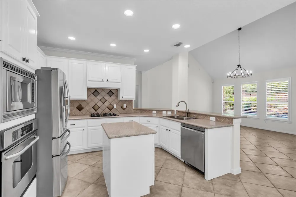 79 W Shale Creek Circle The Woodlands, TX 77382