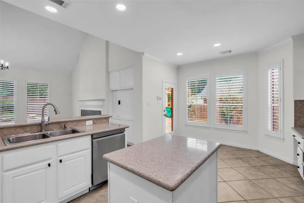 79 W Shale Creek Circle The Woodlands, TX 77382