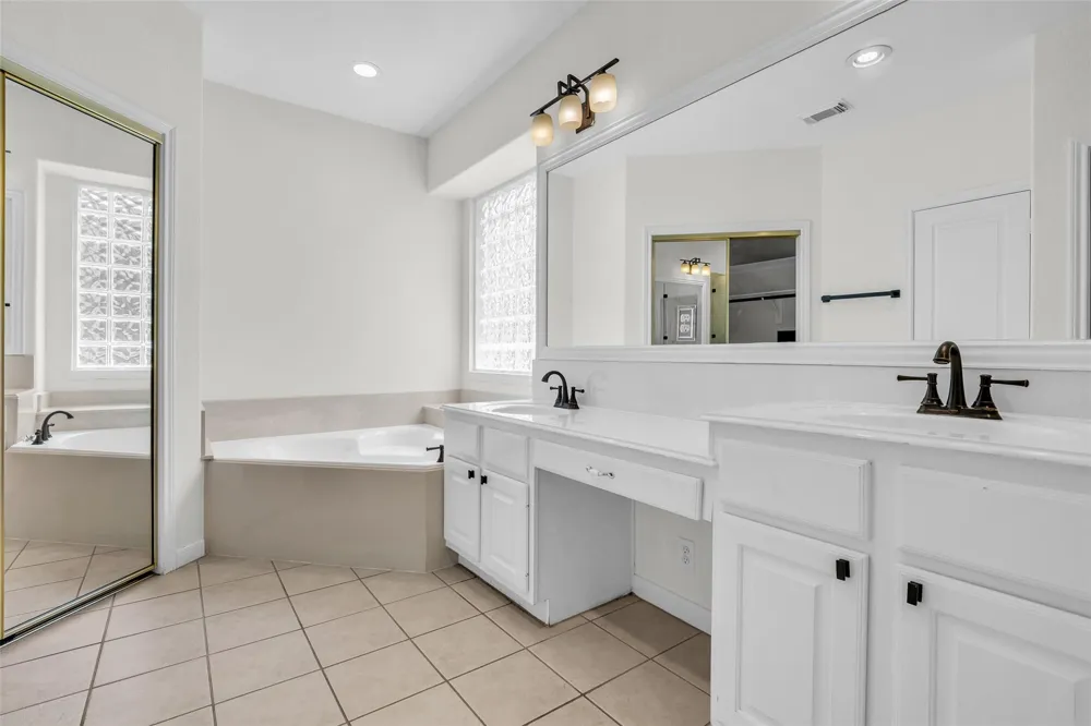 79 W Shale Creek Circle The Woodlands, TX 77382