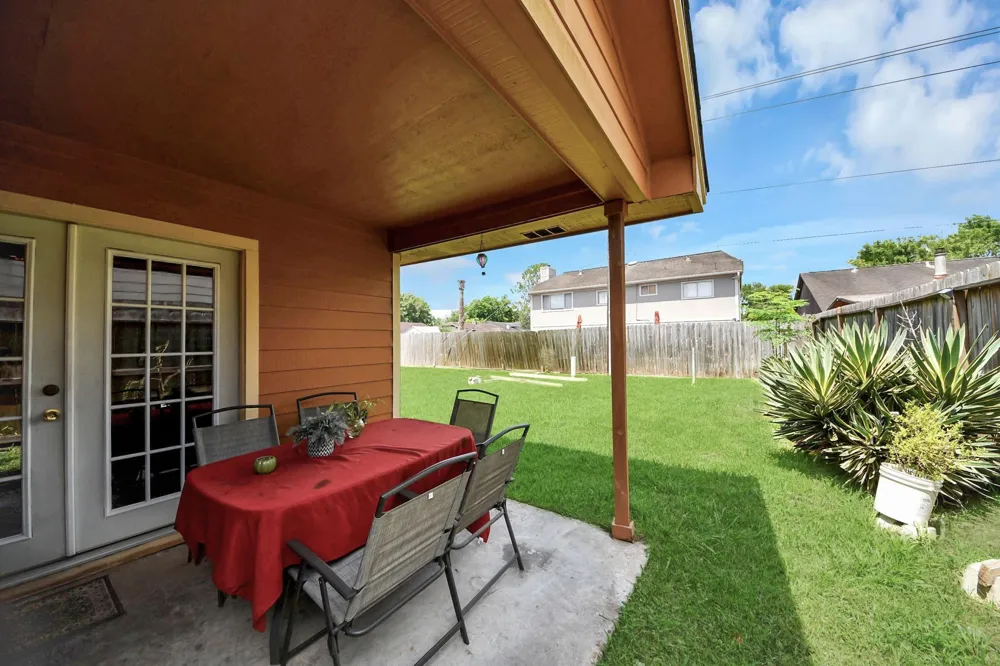 16338 Hunting Dog Court Houston, TX 77489