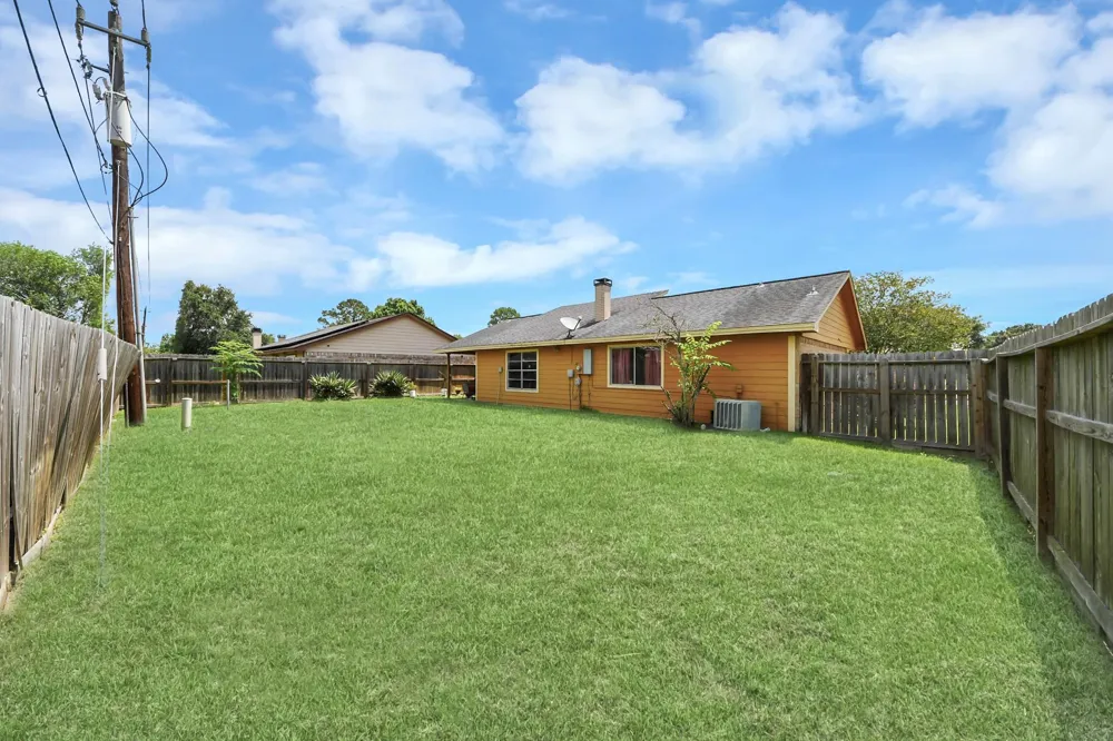 16338 Hunting Dog Court Houston, TX 77489