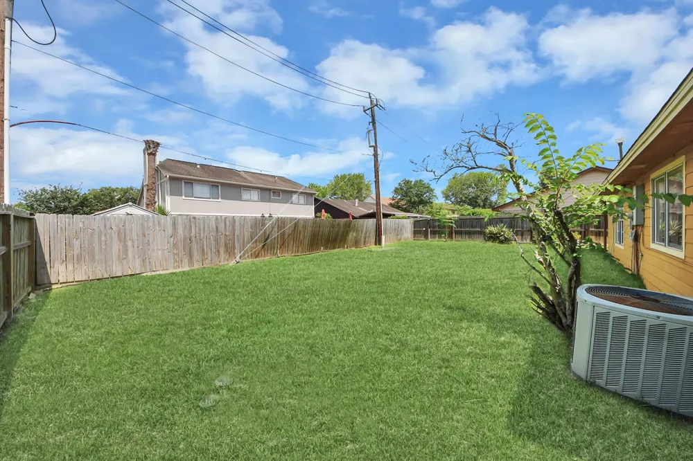 16338 Hunting Dog Court Houston, TX 77489
