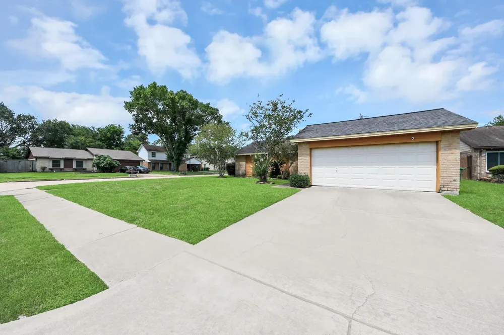16338 Hunting Dog Court Houston, TX 77489