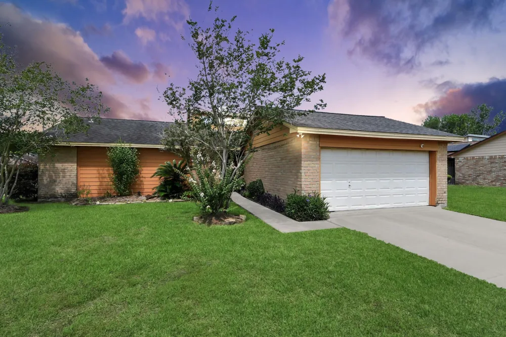 16338 Hunting Dog Court Houston, TX 77489