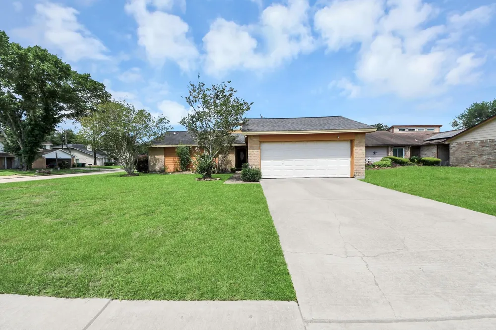 16338 Hunting Dog Court Houston, TX 77489