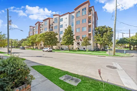 1900 Genesee Street #302