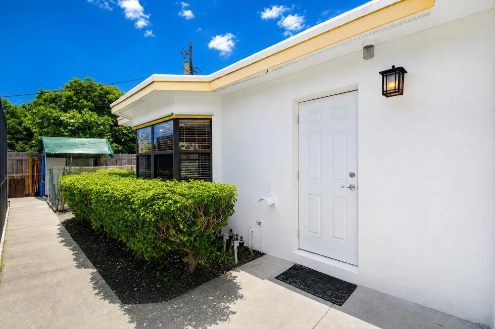 1316 DATE PALM DRIVE #Rear Lantana, FL 33462