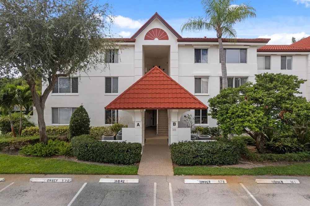 106 Half Moon Circle #B1 Hypoluxo, FL 33462