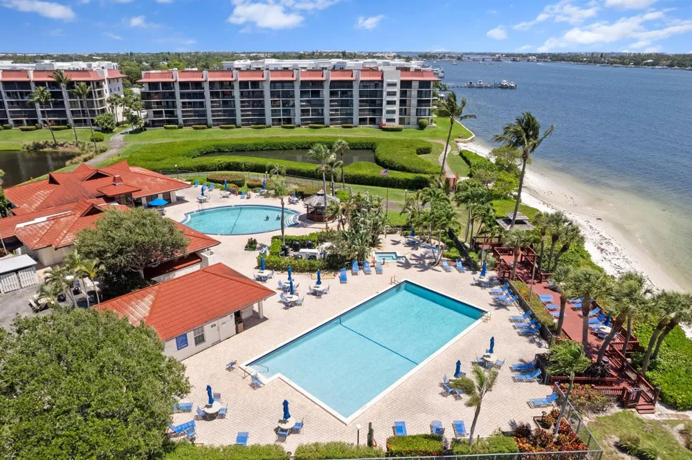 106 Half Moon Circle #B1 Hypoluxo, FL 33462