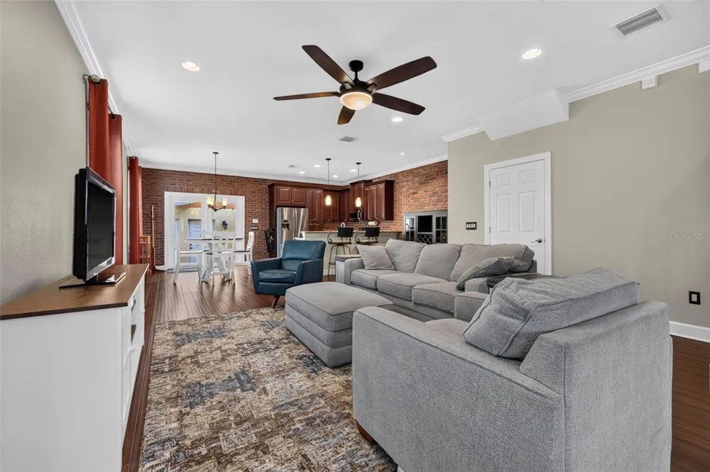 217 49TH AVENUE St Petersburg, FL 33703
