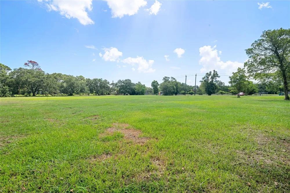 7 Middleton Street Bayview, TX 77518
