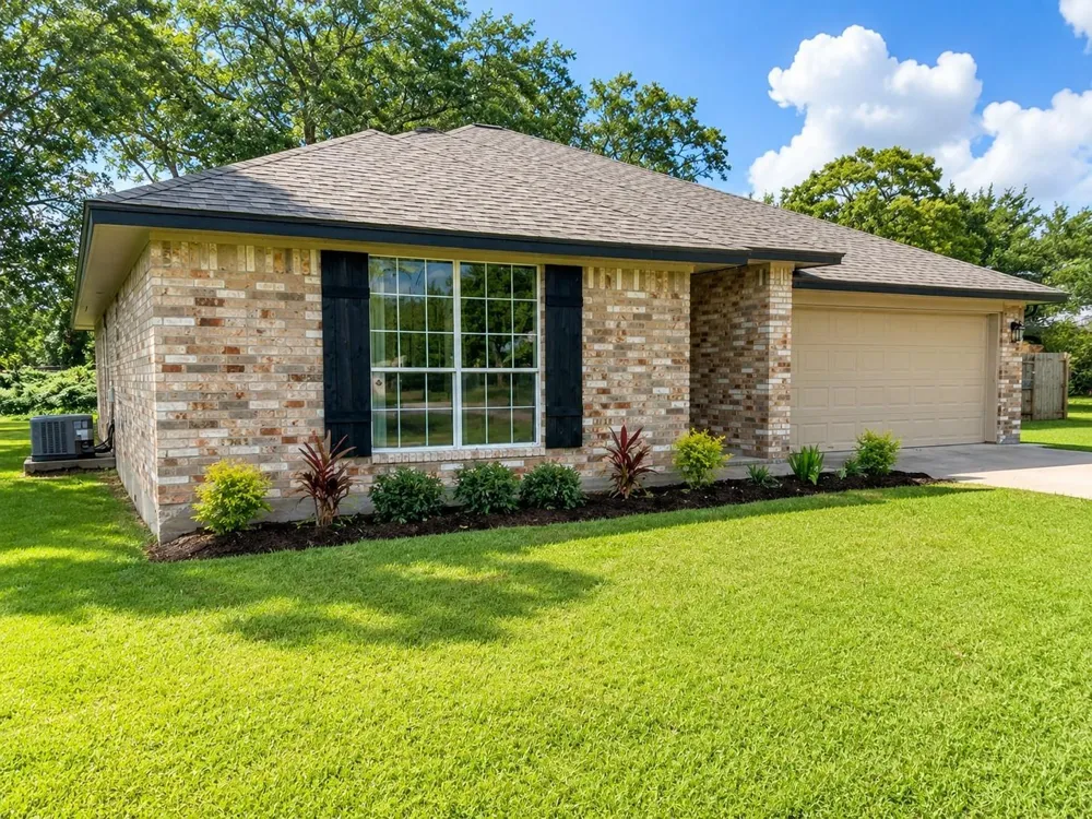 216 Sleepy Hollow Drive Lake Jackson, TX 77566