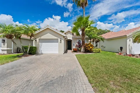 638 SW Treasure Cove