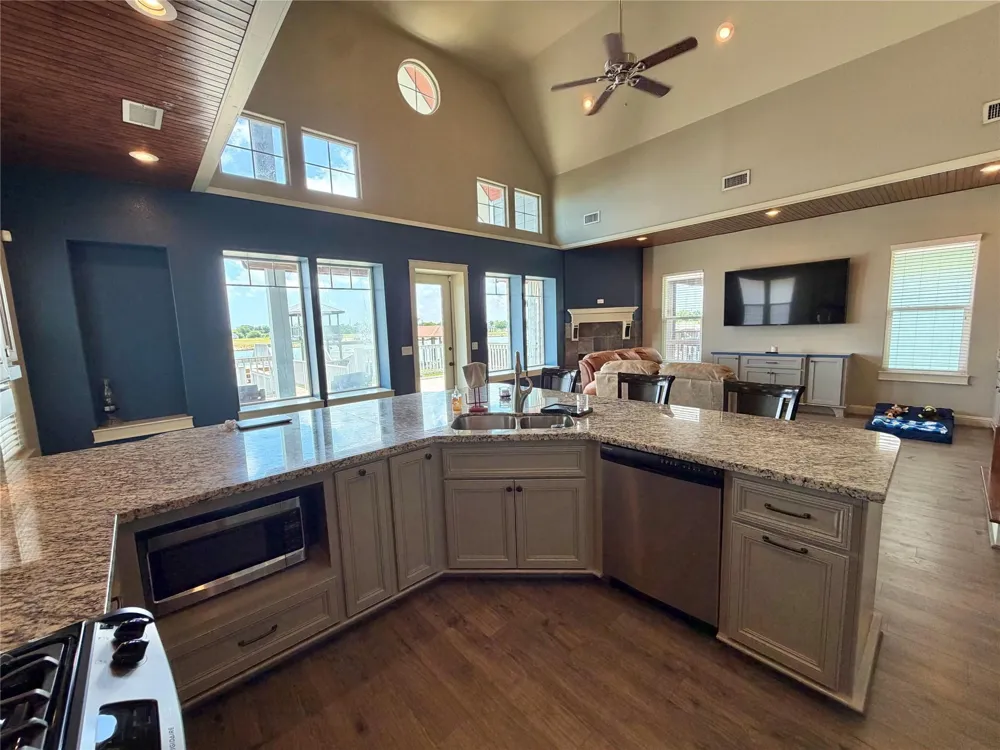 217 S Front Street Freeport, TX 77541