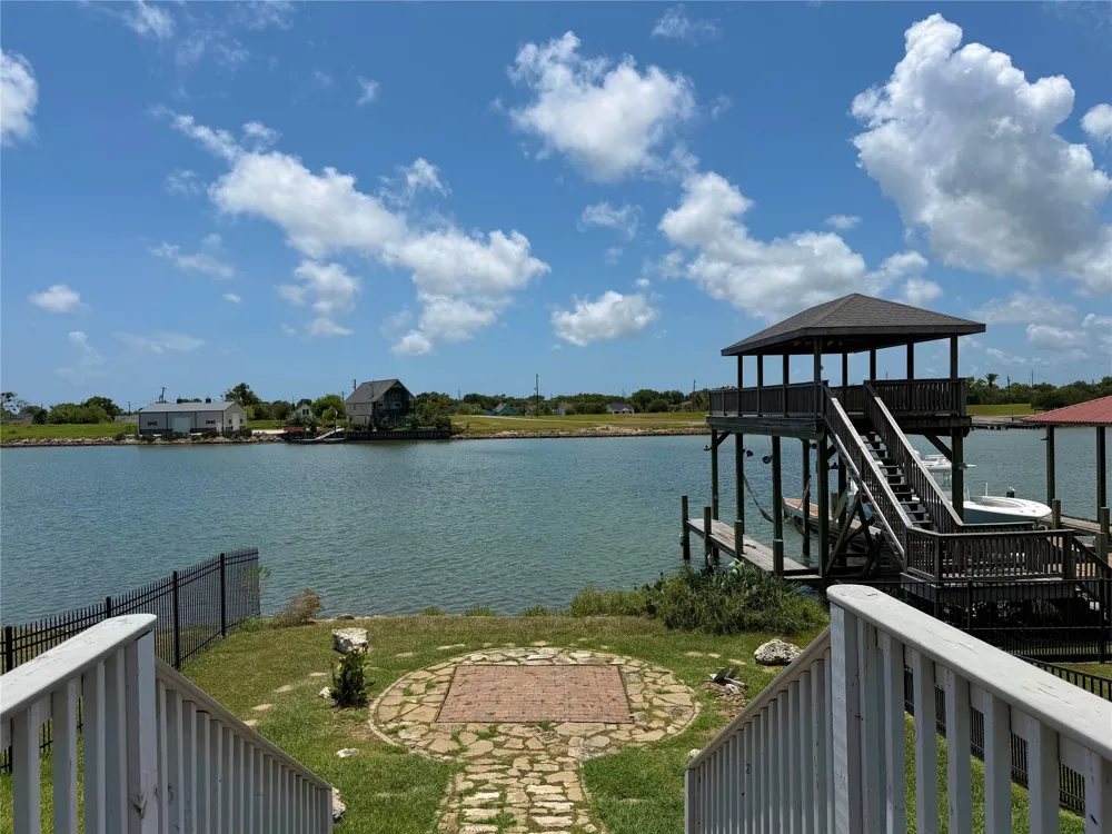 217 S Front Street Freeport, TX 77541