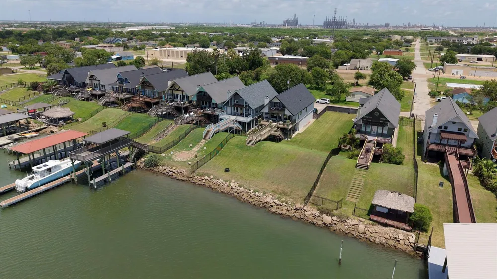 217 S Front Street Freeport, TX 77541