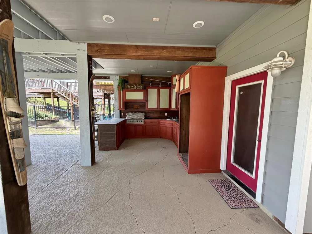217 S Front Street Freeport, TX 77541