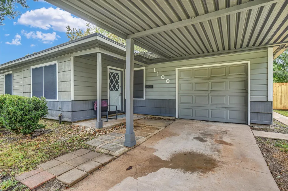 1100 Meadowlane Street Angleton, TX 77515