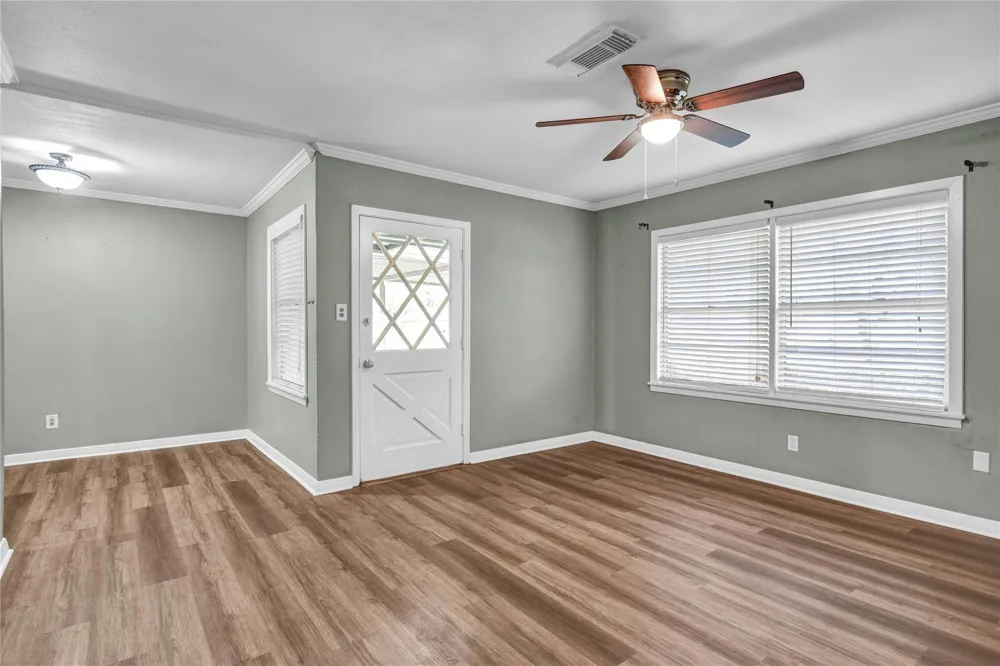 1100 Meadowlane Street Angleton, TX 77515