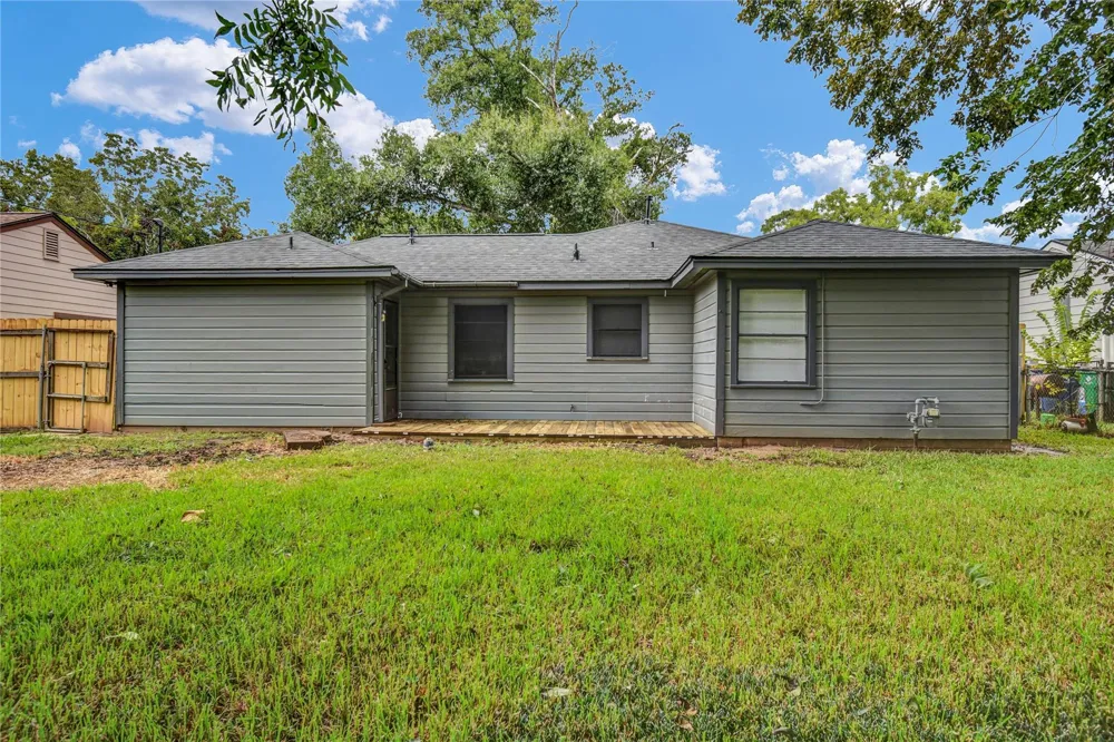 1100 Meadowlane Street Angleton, TX 77515