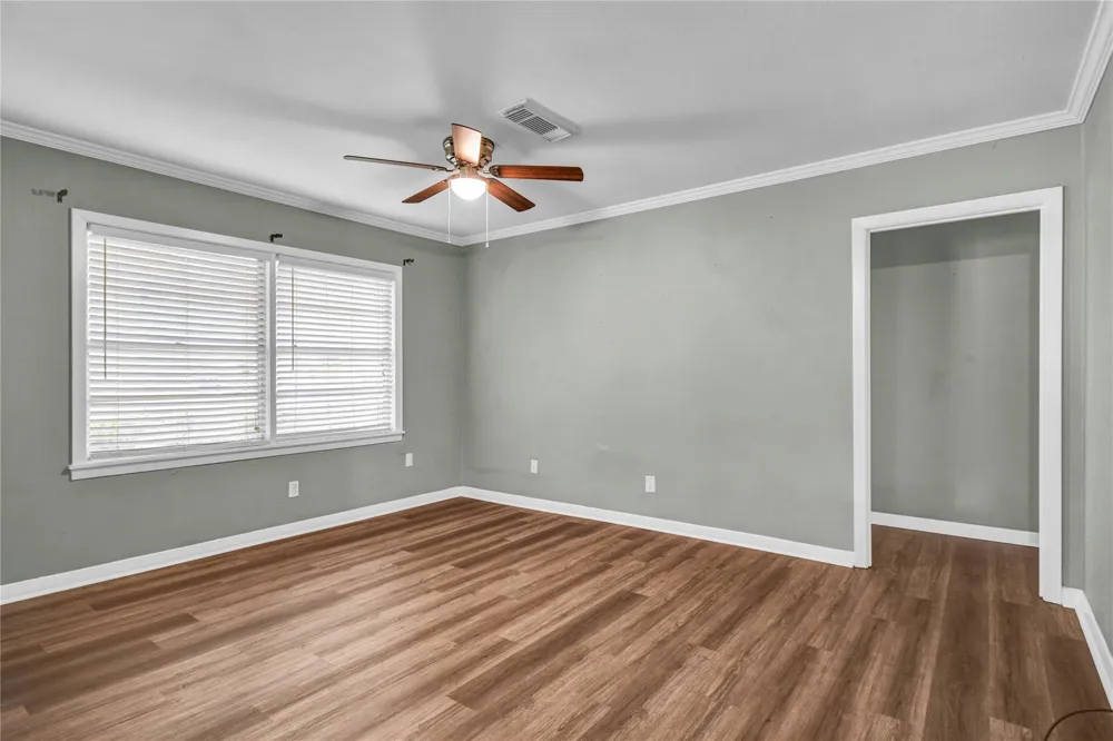 1100 Meadowlane Street Angleton, TX 77515
