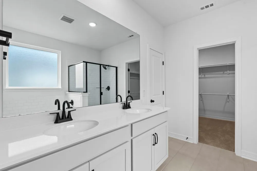 7811 Topaz Ridge Drive Angleton, TX 77515